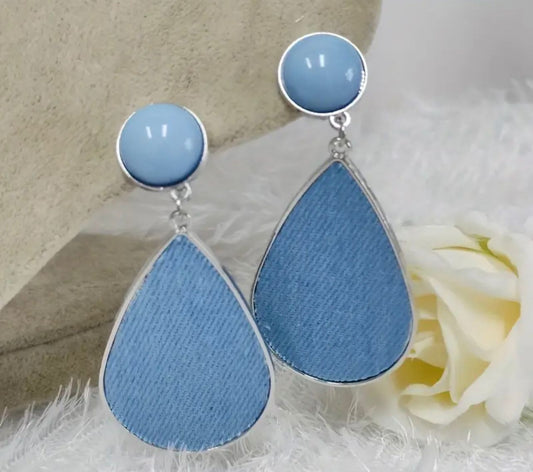 Denim (Kot) Damla Klipsli Küpe – Mavi Sallantılı, Gümüş Ton Çerçeveli
